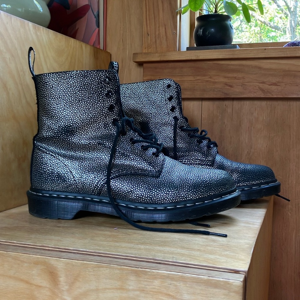Dr Martens Boots size 42eu black and silver dots.